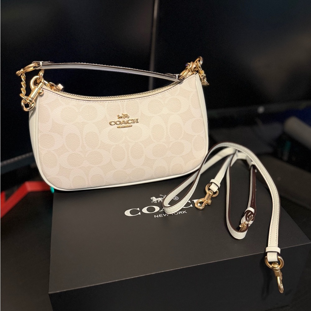 White coach Teri shoulder bag with gold hardware